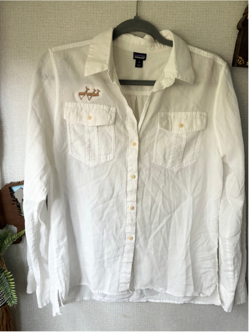 Women's Patagonia Button Down Shirt Size M White Brown Embroidered Deer